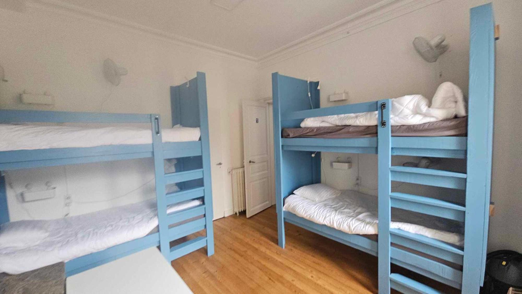 Bed In 6-Bed Mixed Dormitory Le Jardin Cafe Bordéus Exterior foto