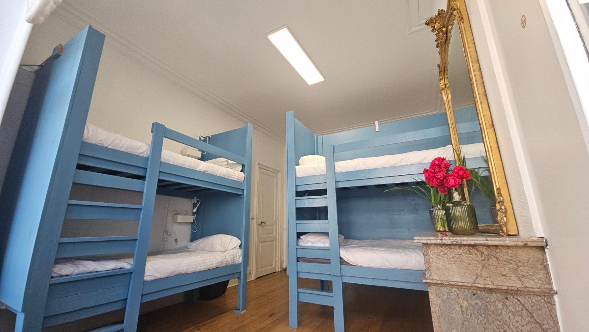 Bed In 6-Bed Mixed Dormitory Le Jardin Cafe Bordéus Exterior foto