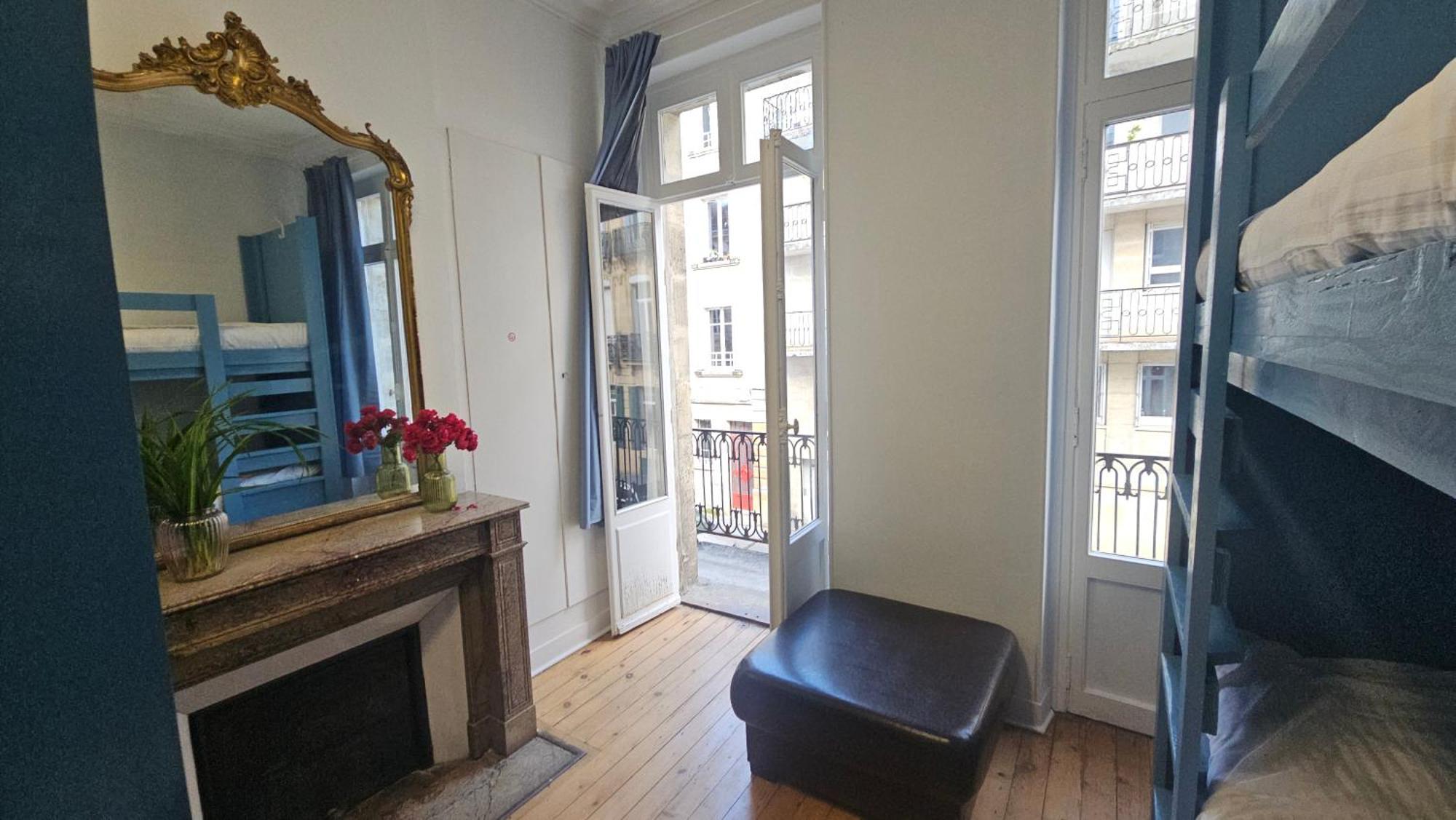 Bed In 6-Bed Mixed Dormitory Le Jardin Cafe Bordéus Exterior foto