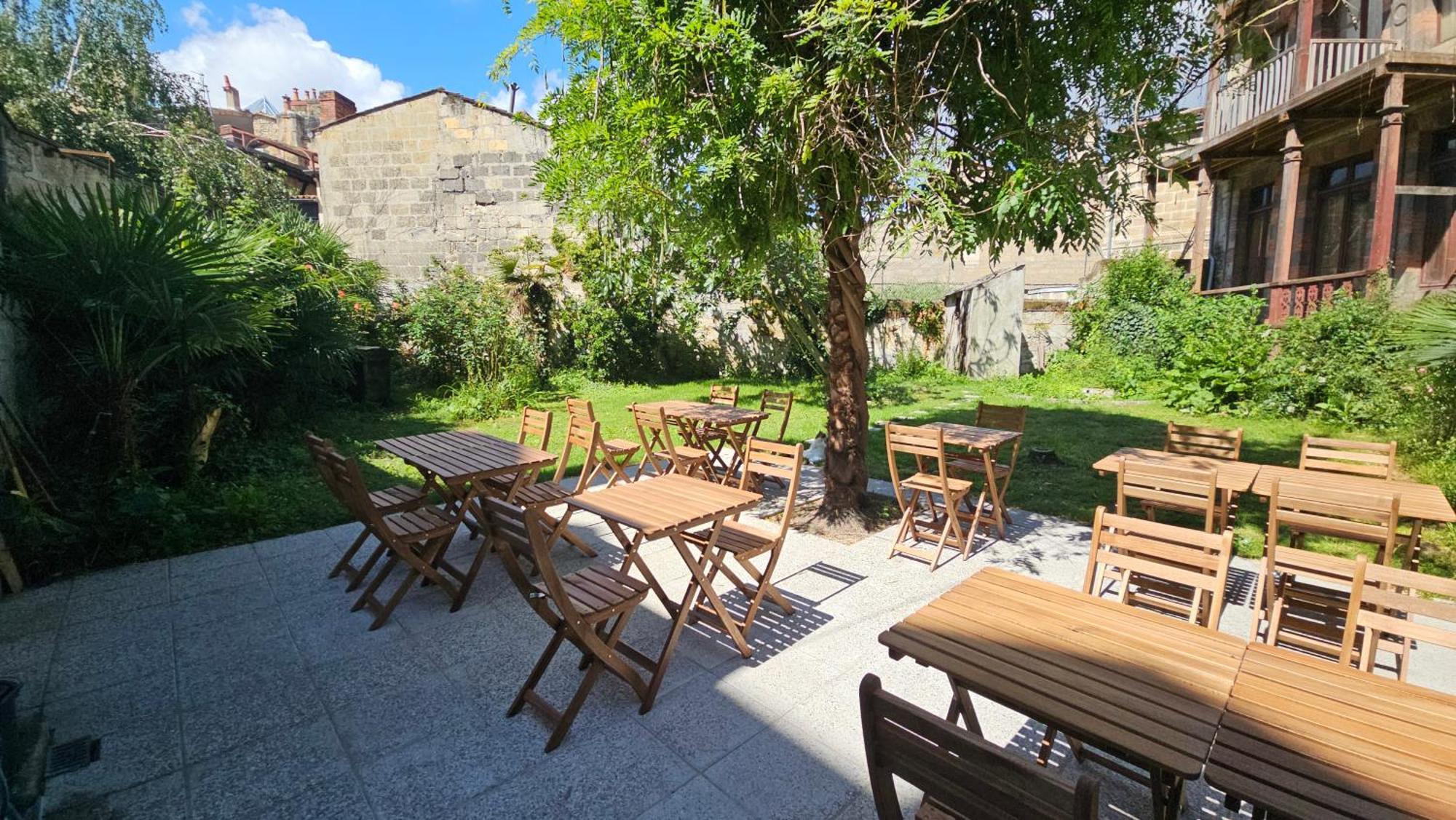 Bed In 6-Bed Mixed Dormitory Le Jardin Cafe Bordéus Exterior foto