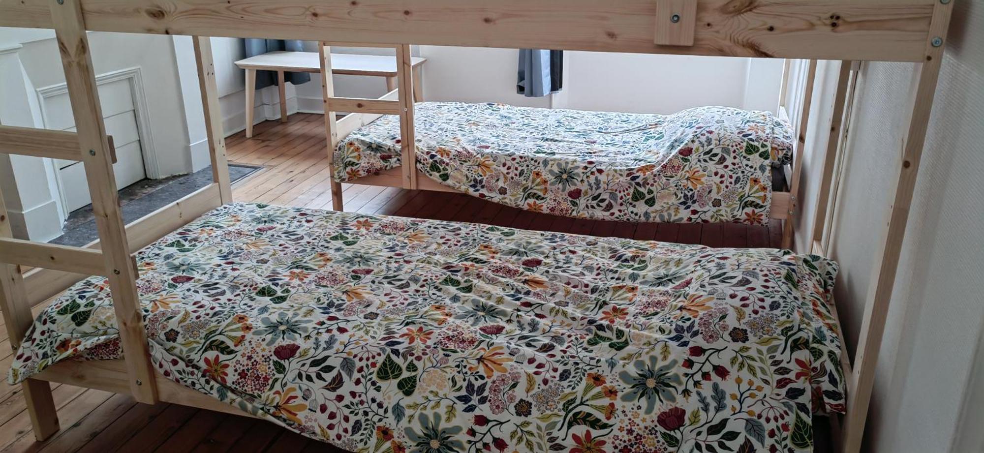 Bed In 6-Bed Mixed Dormitory Le Jardin Cafe Bordéus Exterior foto