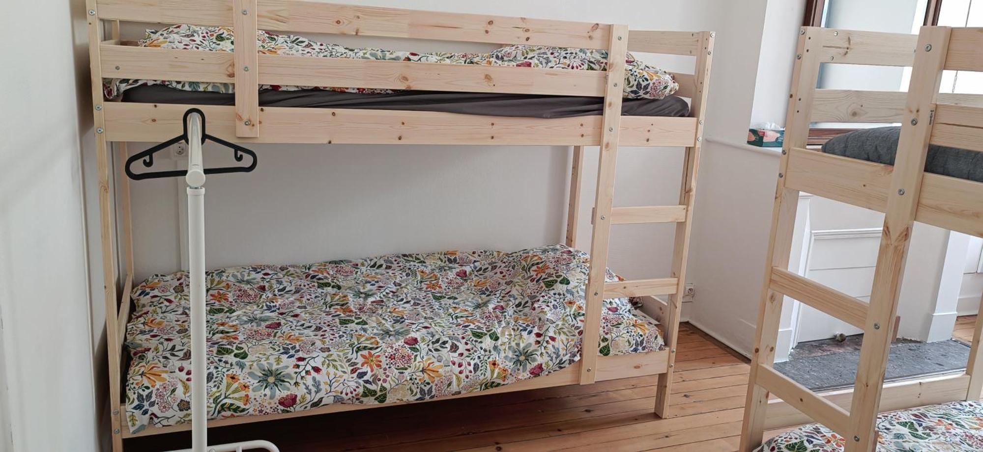 Bed In 6-Bed Mixed Dormitory Le Jardin Cafe Bordéus Exterior foto